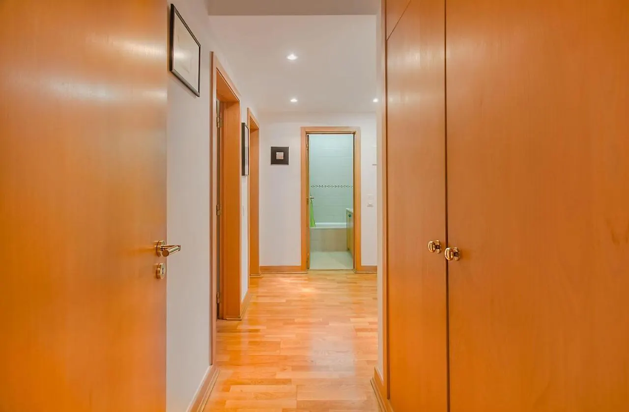 Lisbon Place & Beyond Apartment
